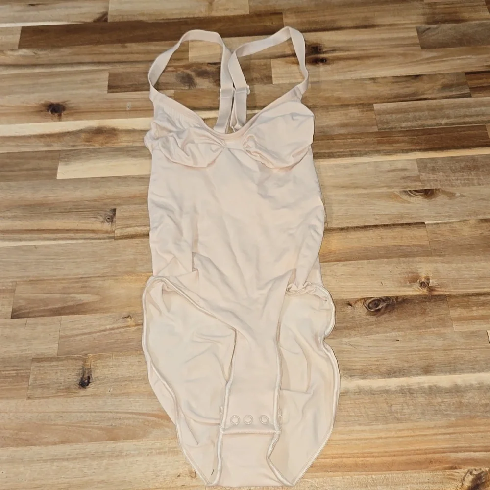 SKIMS Kim Kardashian Women's XXS Sculpting Shapewear Bodysuit New w/out Tags!